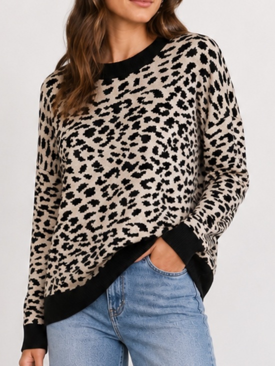 Tahari Sweaters - TAHARI Leopard Animal Print Jacquard Crew Neck Sweater NWT Size Medium